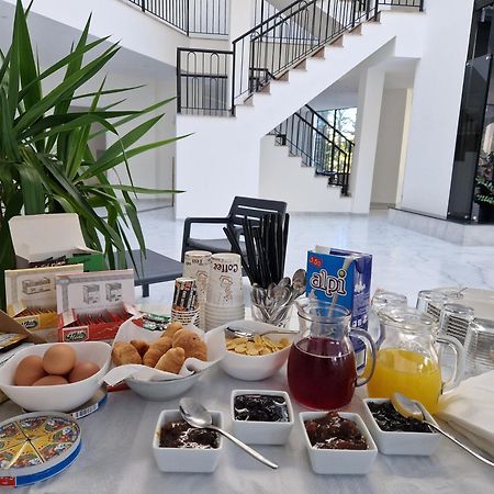 The Honeycomb Boutique Hotel โกเลม ภายนอก รูปภาพ