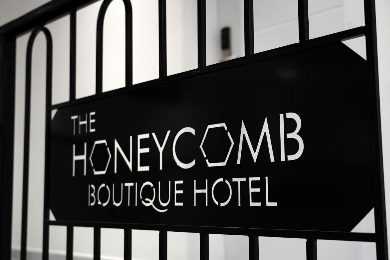 The Honeycomb Boutique Hotel โกเลม ภายนอก รูปภาพ
