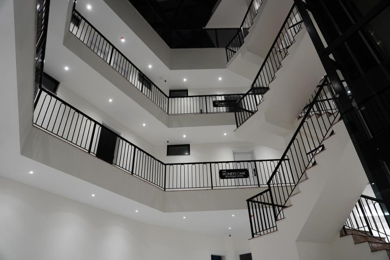 The Honeycomb Boutique Hotel โกเลม ภายนอก รูปภาพ