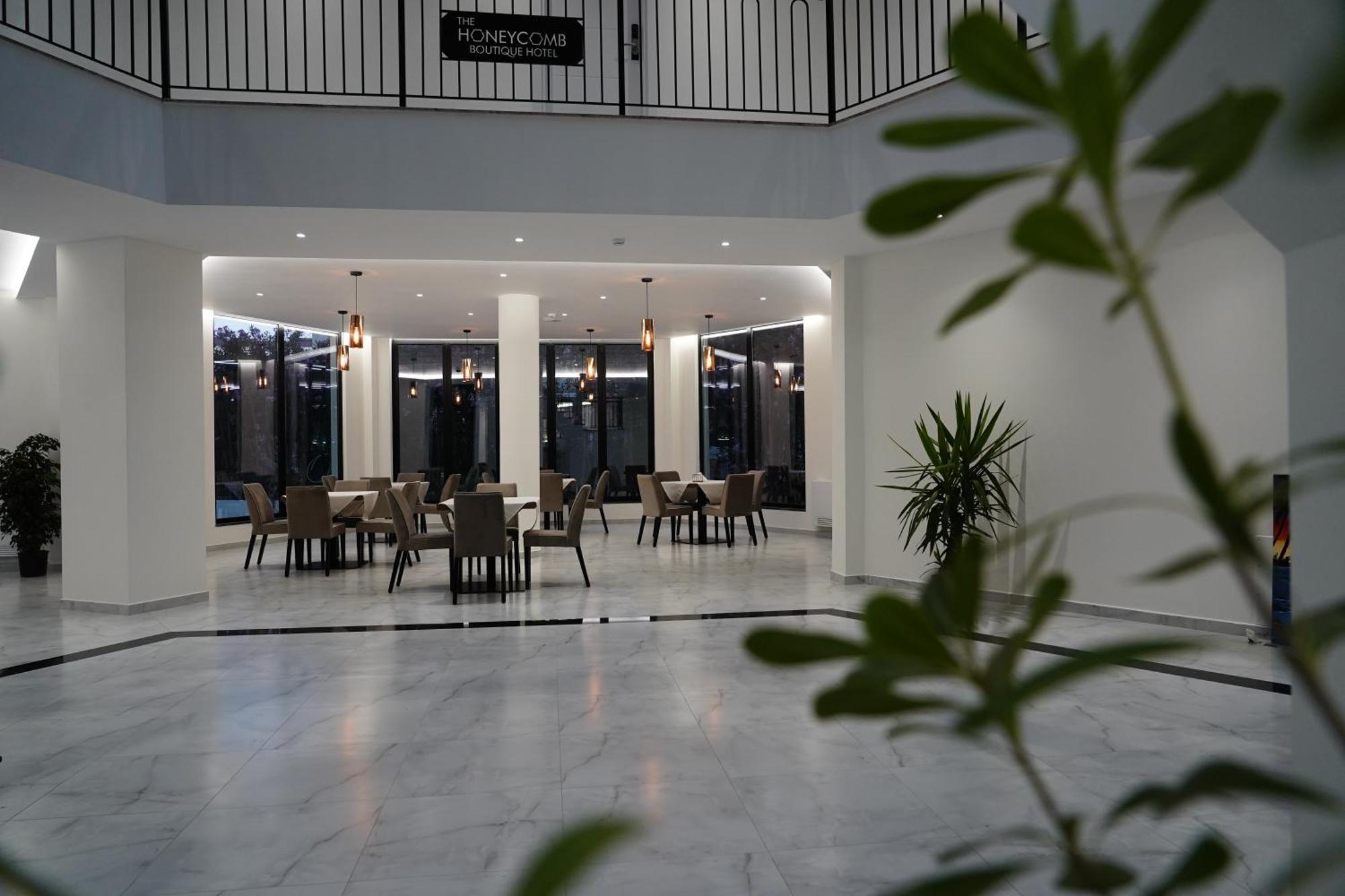 The Honeycomb Boutique Hotel โกเลม ภายนอก รูปภาพ