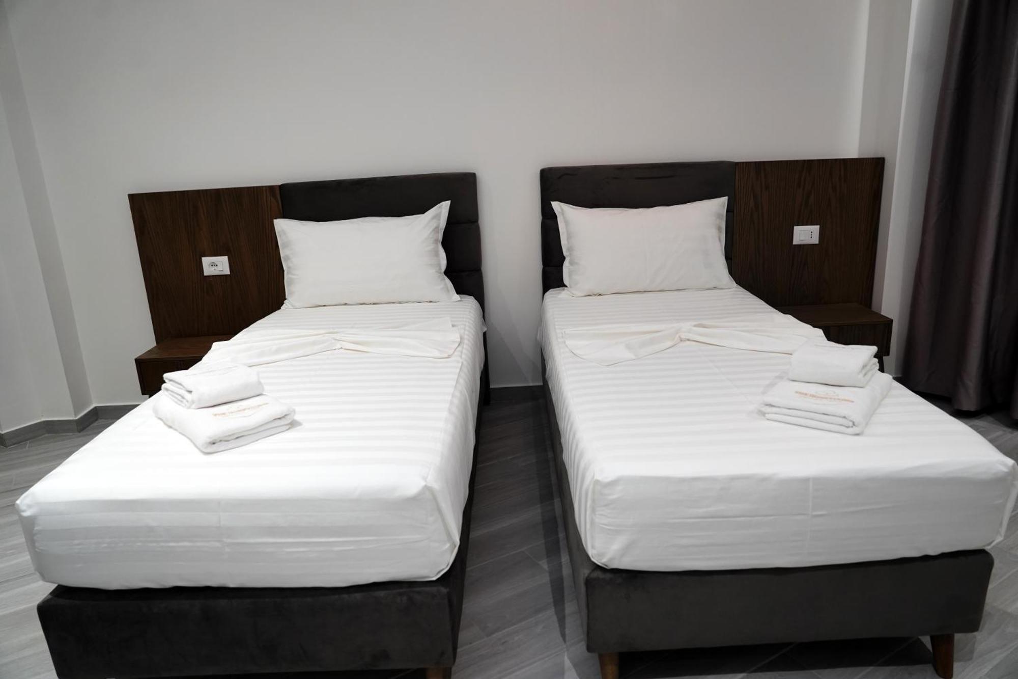 The Honeycomb Boutique Hotel โกเลม ภายนอก รูปภาพ