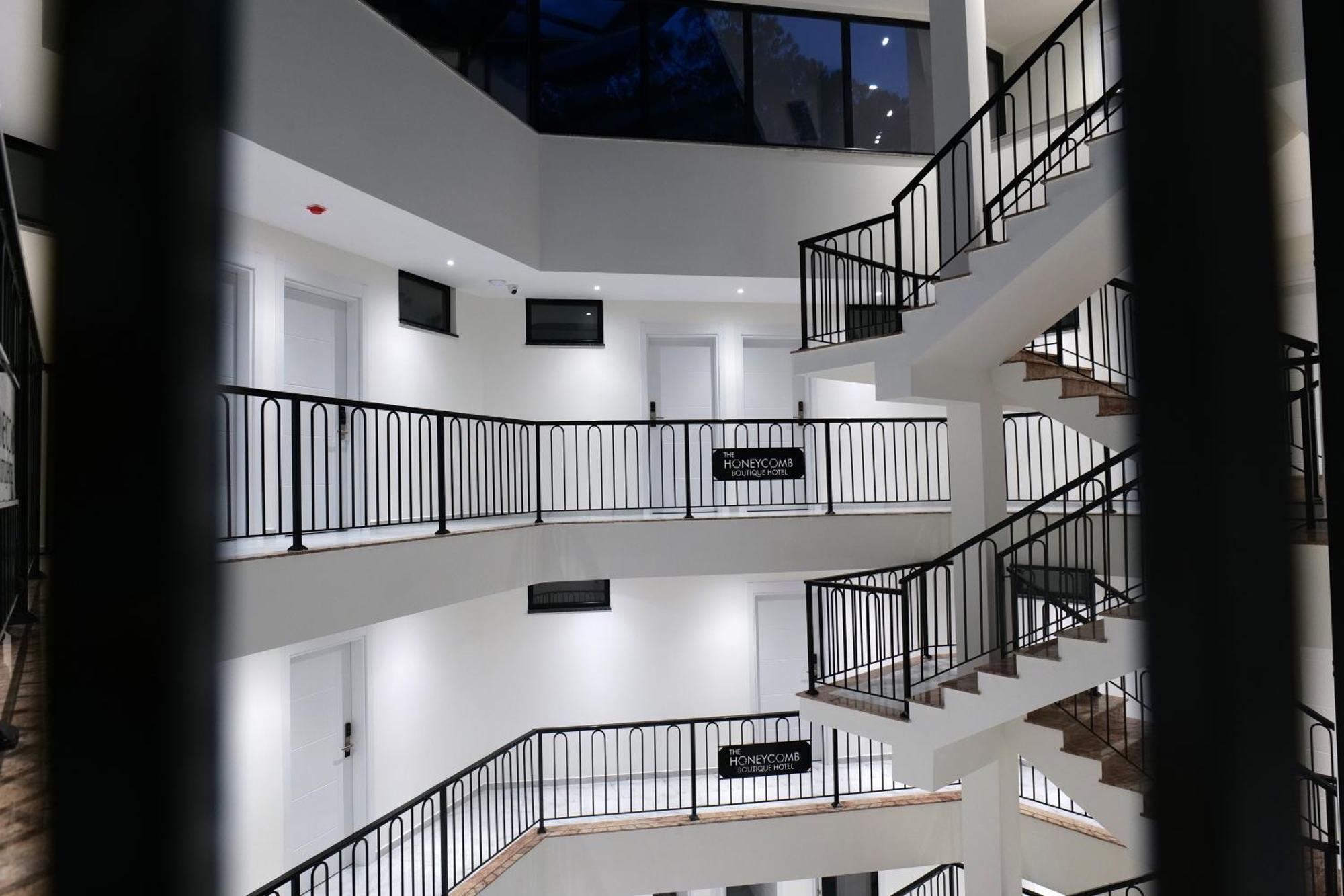 The Honeycomb Boutique Hotel โกเลม ภายนอก รูปภาพ
