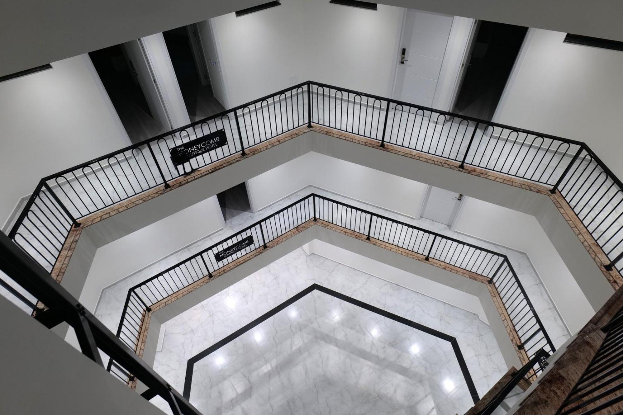 The Honeycomb Boutique Hotel โกเลม ภายนอก รูปภาพ