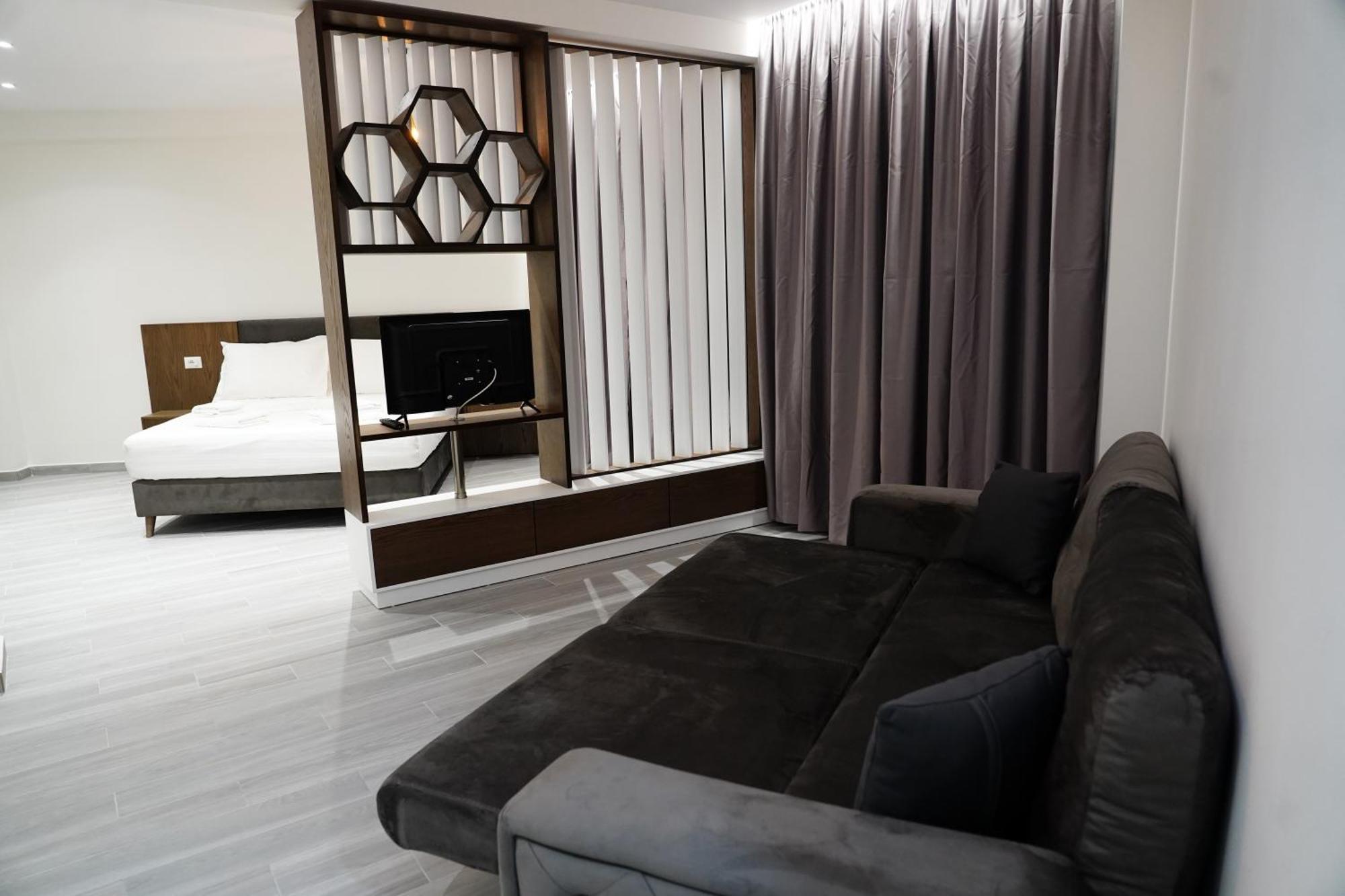 The Honeycomb Boutique Hotel โกเลม ภายนอก รูปภาพ