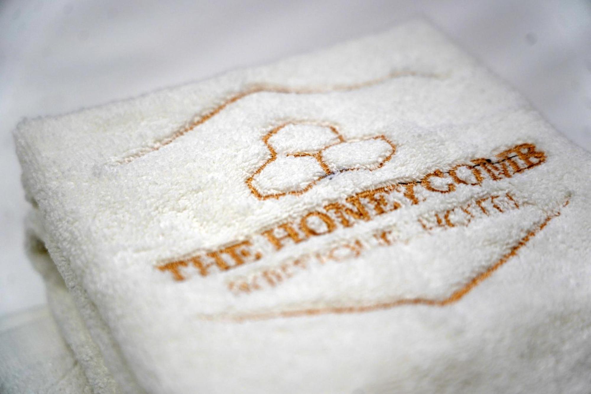 The Honeycomb Boutique Hotel โกเลม ภายนอก รูปภาพ