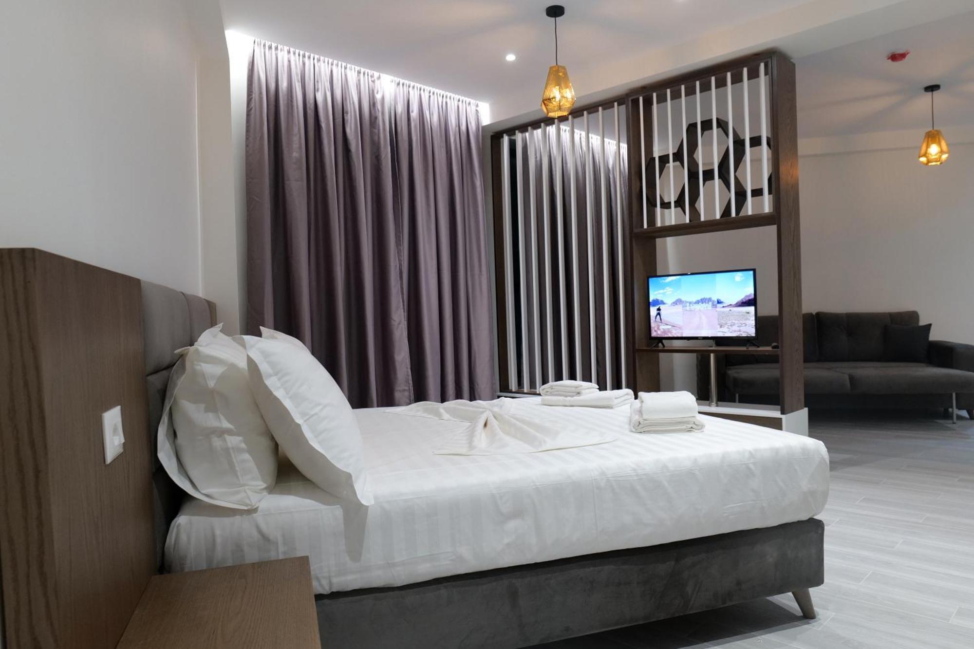 The Honeycomb Boutique Hotel โกเลม ภายนอก รูปภาพ