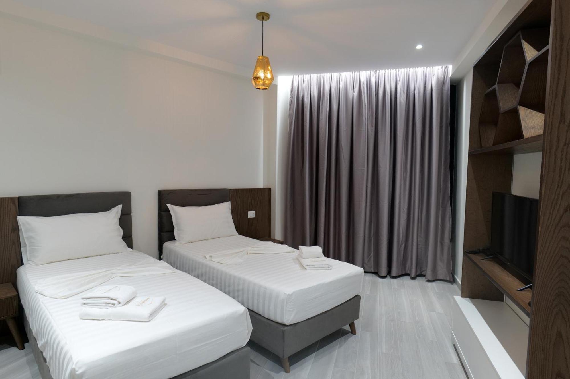 The Honeycomb Boutique Hotel โกเลม ภายนอก รูปภาพ