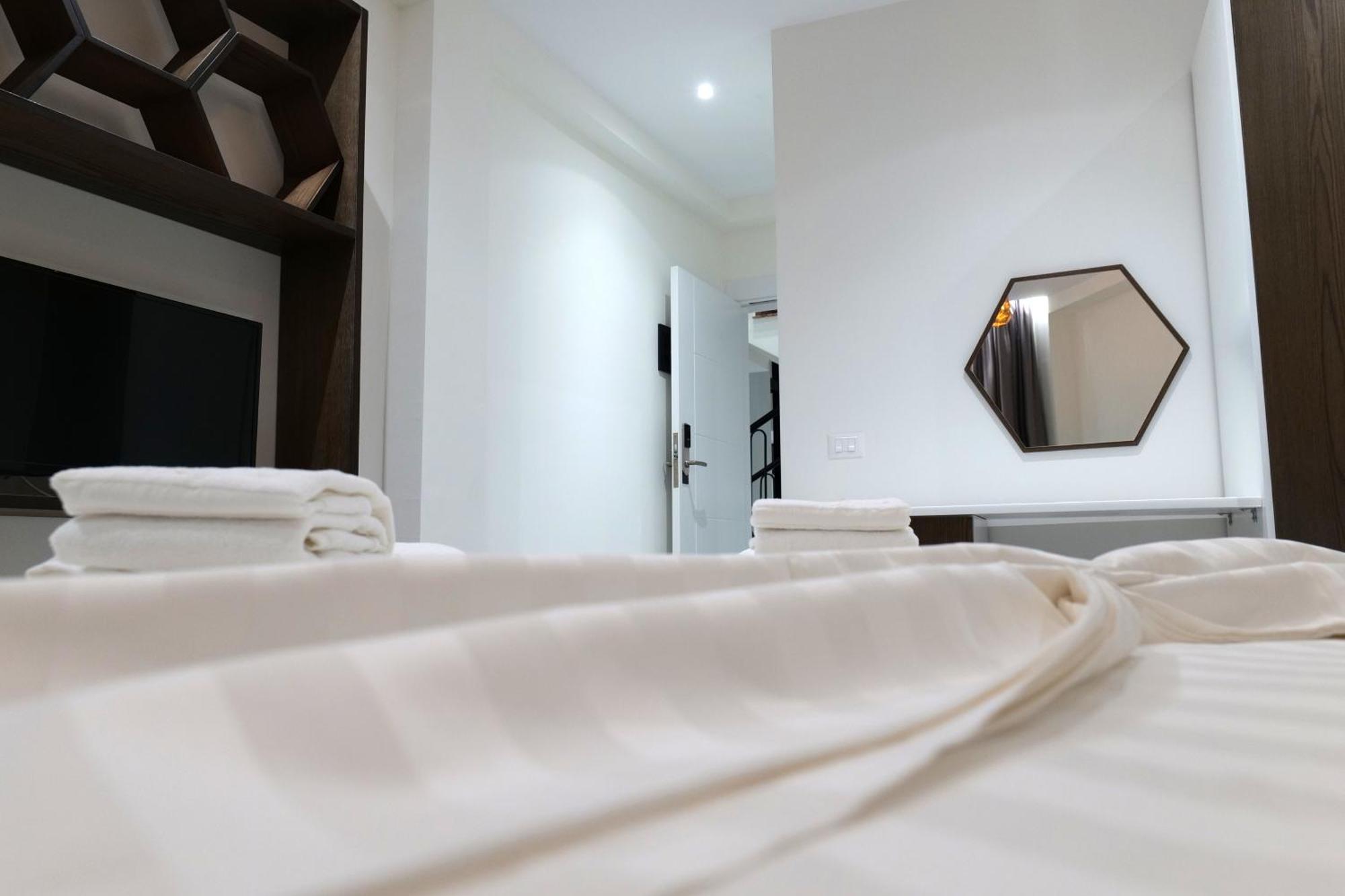 The Honeycomb Boutique Hotel โกเลม ภายนอก รูปภาพ
