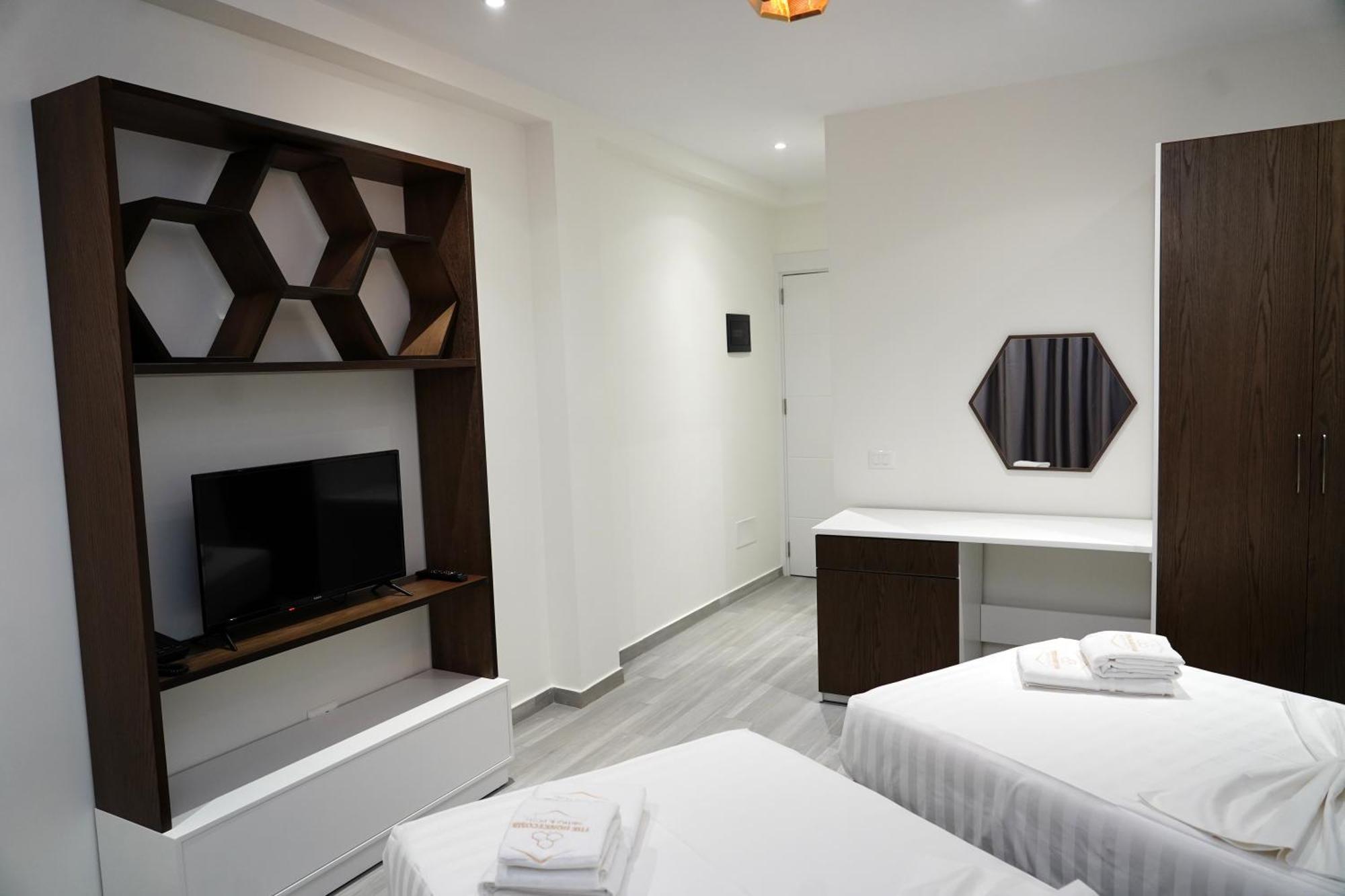 The Honeycomb Boutique Hotel โกเลม ภายนอก รูปภาพ