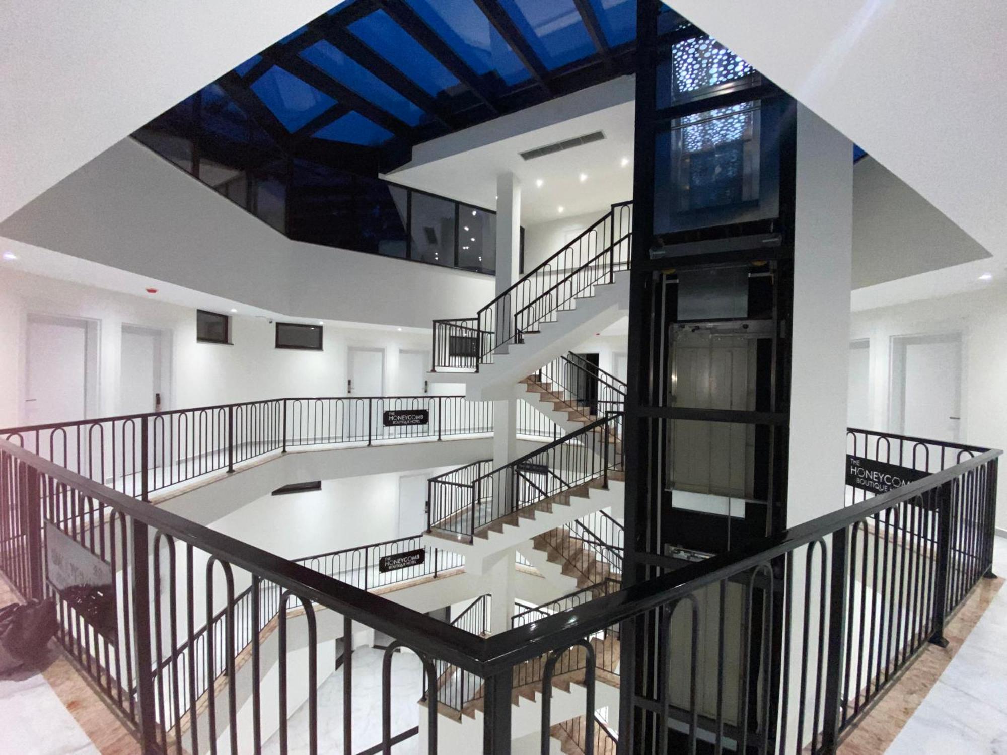 The Honeycomb Boutique Hotel โกเลม ภายนอก รูปภาพ