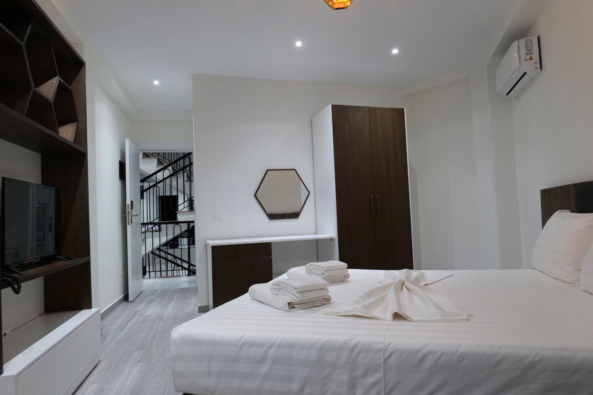The Honeycomb Boutique Hotel โกเลม ภายนอก รูปภาพ