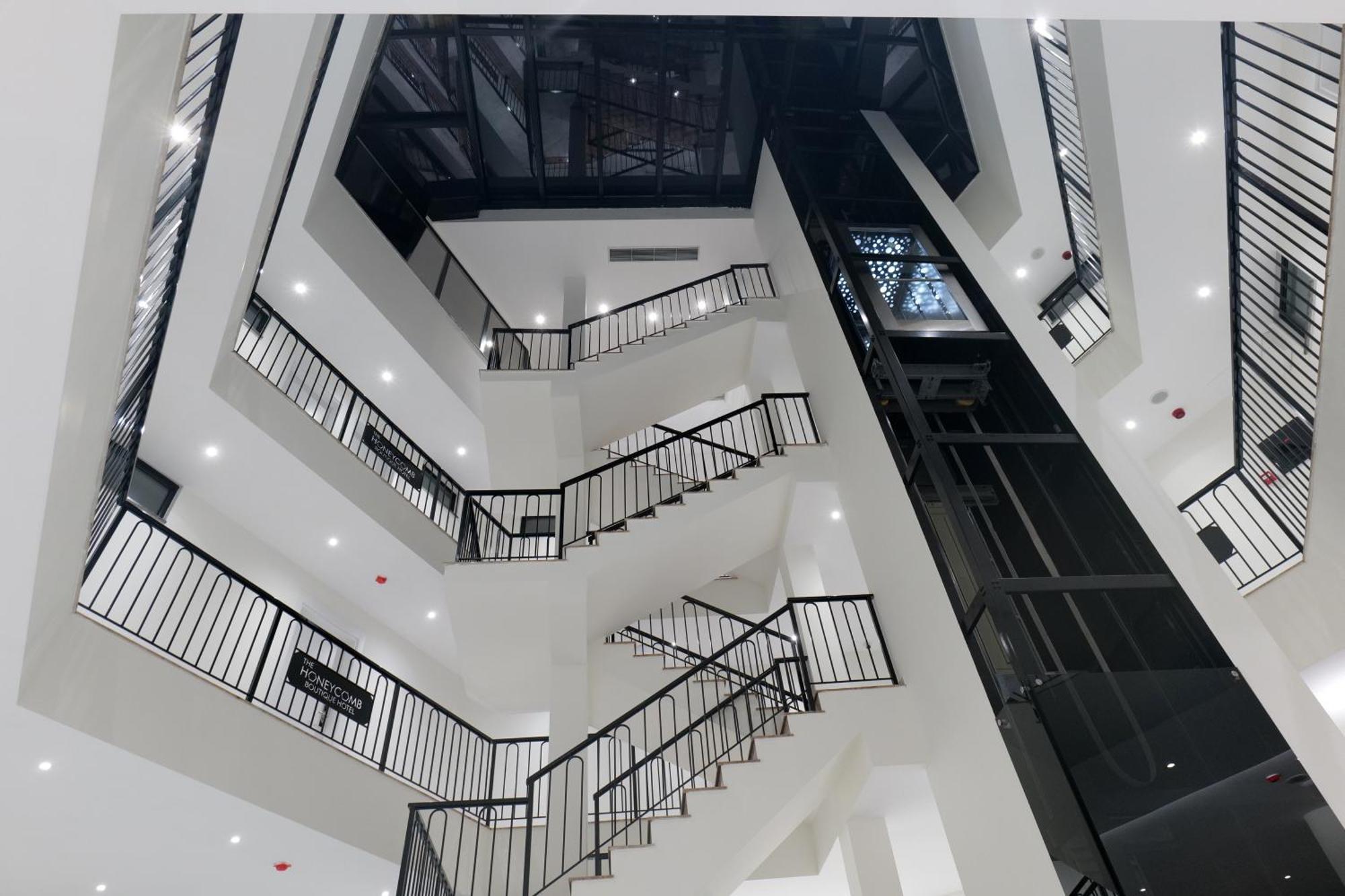 The Honeycomb Boutique Hotel โกเลม ภายนอก รูปภาพ